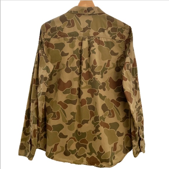 ✨3 for $20✨ Camo Button-Down Shirt - Picture 2 of 3